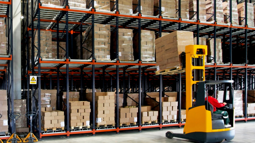 Carrello-elevatore-retrattile-a-cosa-serve