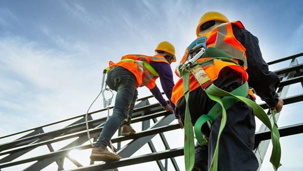 PSAgA Unterweisung Moers – Absturzsicherung Training für Industriekunden in Duisburg und Oberhausen